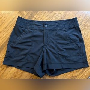 Athleta boardshorts size 4